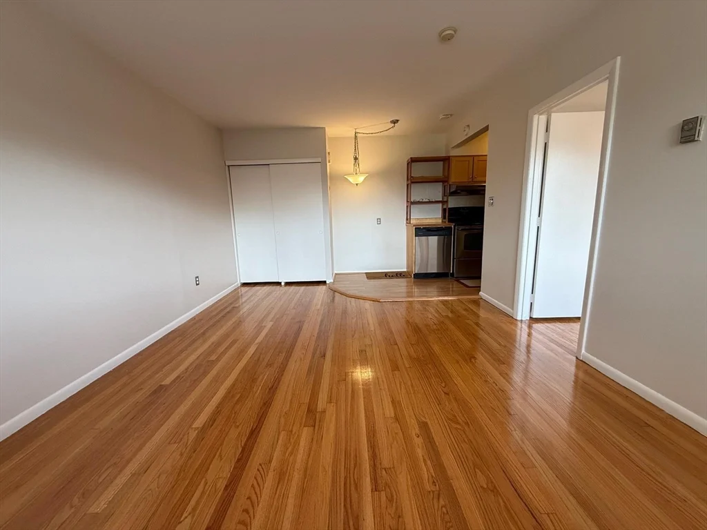 1 bed, 1 bath apartment for rent at 5 Arizona Ter Unit 6, Arlington — photo 6 of 12