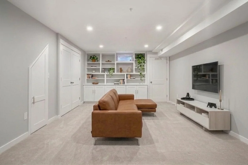3 bed, 2 bath apartment for rent at 5 Atwood Sq Unit 5, Jamaica Plain — photo 21 of 26