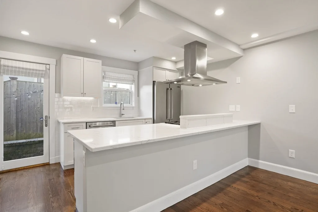 3 bed, 2 bath apartment for rent at 5 Atwood Sq Unit 5, Jamaica Plain — photo 4 of 26