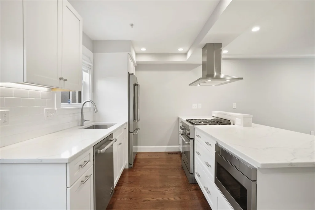 3 bed, 2 bath apartment for rent at 5 Atwood Sq Unit 5, Jamaica Plain — photo 6 of 26