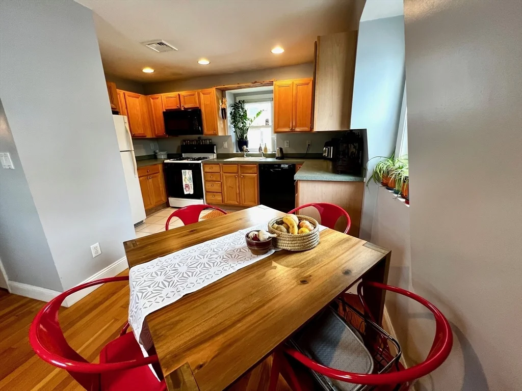 2 bed, 1 bath apartment for rent at 5 Austin Unit 2, East Somerville — photo 4 of 16