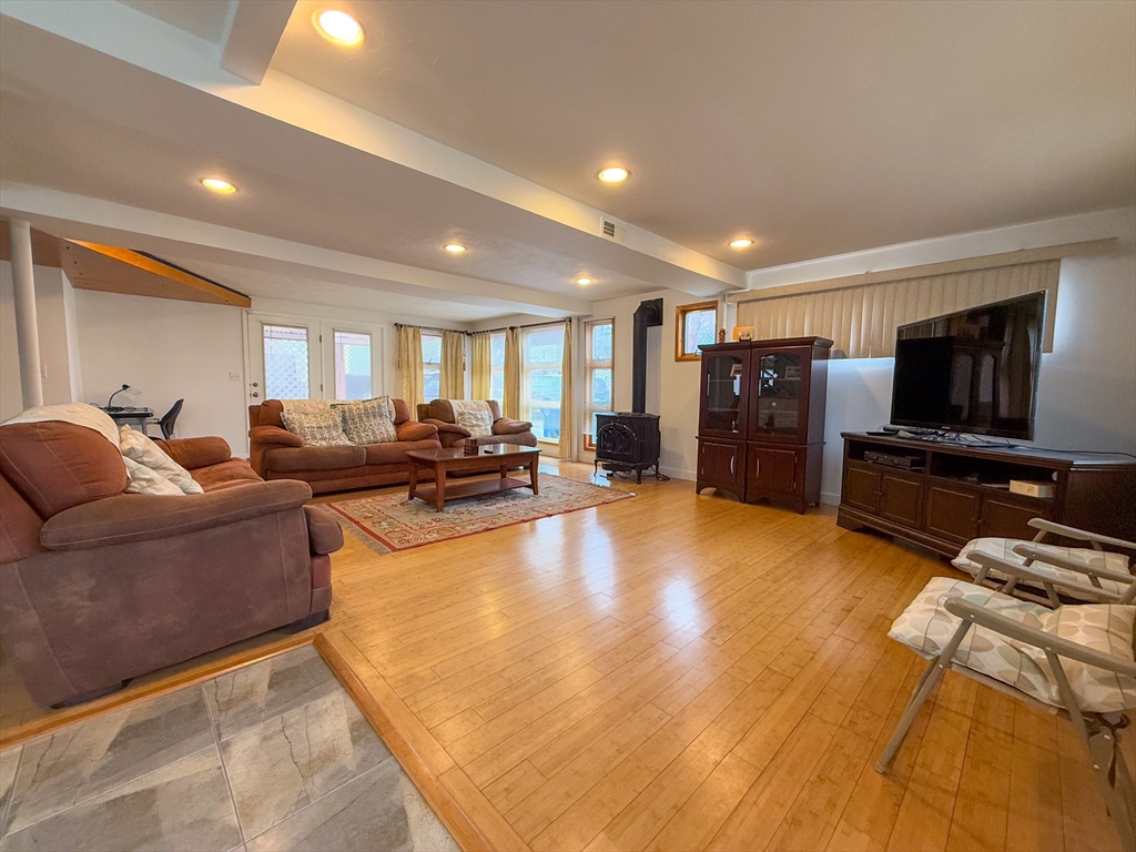 3 bed, 2 bath apartment for rent at 5 Avondale Ave Unit 5, Billerica — photo 20 of 42
