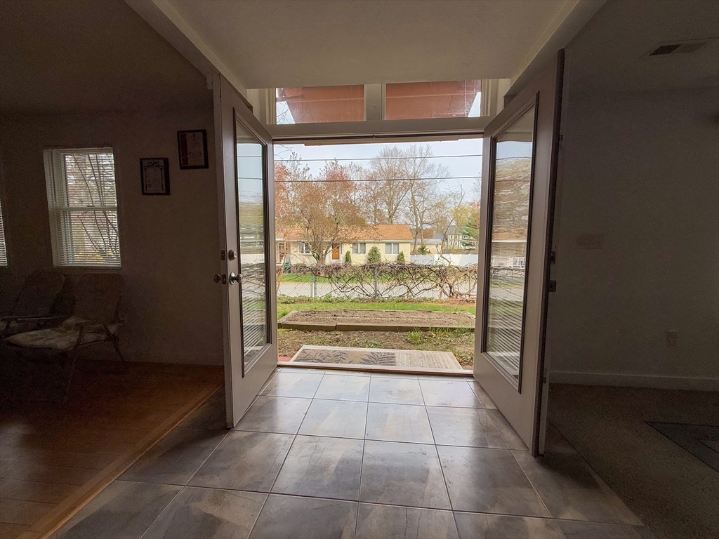 3 bed, 2 bath apartment for rent at 5 Avondale Ave Unit 5, Billerica — photo 18 of 42