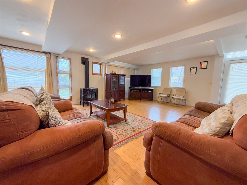 3 bed, 2 bath apartment for rent at 5 Avondale Ave Unit 5, Billerica — photo 22 of 42