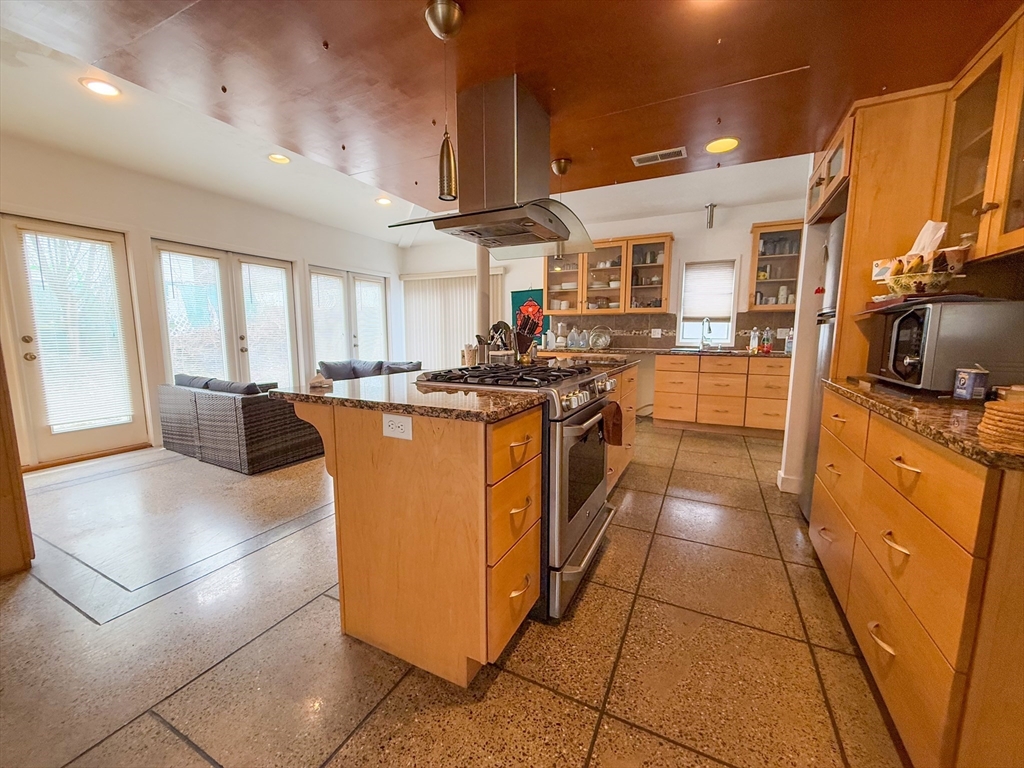 3 bed, 2 bath apartment for rent at 5 Avondale Ave Unit 5, Billerica — photo 10 of 42