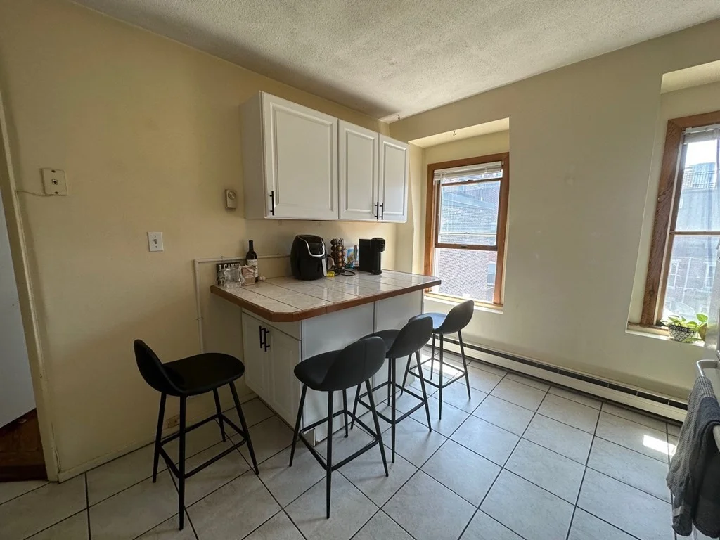 3 bed, 1 bath apartment for rent at 5 Battery St Unit 5, North End — photo 6 of 7