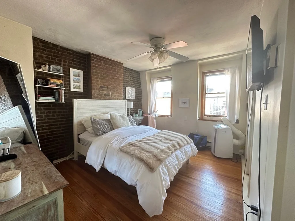 3 bed, 1 bath apartment for rent at 5 Battery St Unit 5, North End — photo 2 of 7