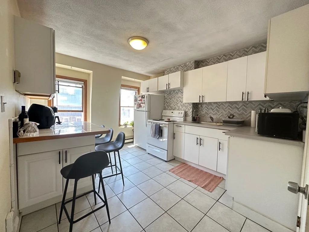 3 bed, 1 bath apartment for rent at 5 Battery St Unit 5, North End — photo 5 of 7