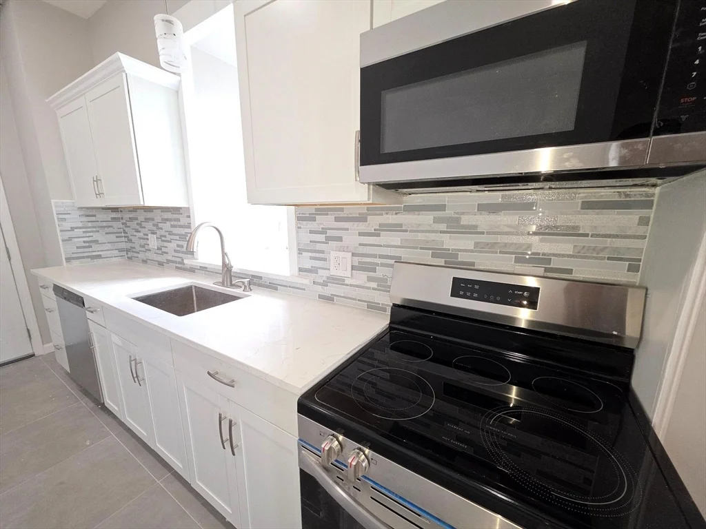2 bed, 1 bath apartment for rent at 5 Beacon St Unit 7, Clinton — photo 2 of 14