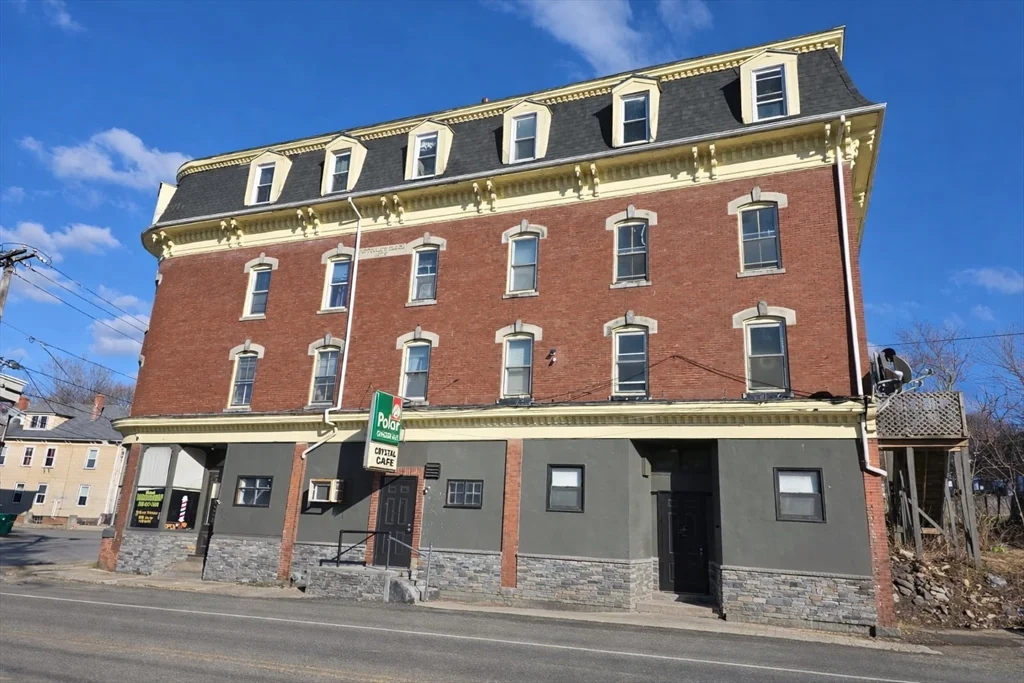 2 bed, 1 bath apartment for rent at 5 Beacon St Unit 7, Clinton — photo 1 of 14