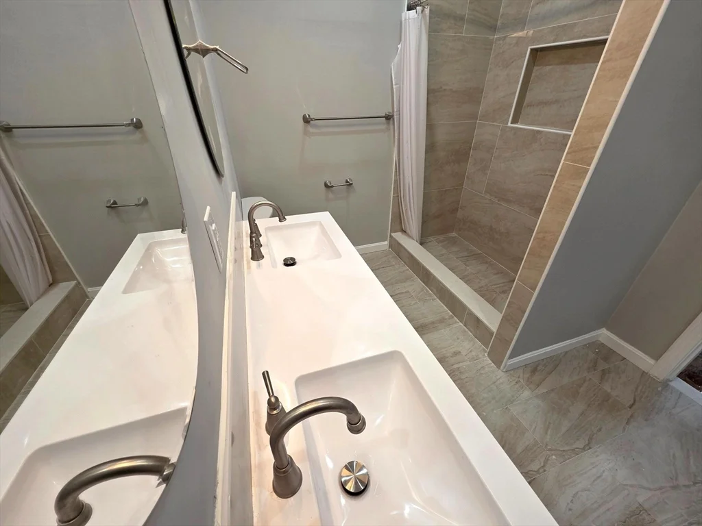 2 bed, 1 bath apartment for rent at 5 Beacon St Unit 7, Clinton — photo 13 of 14