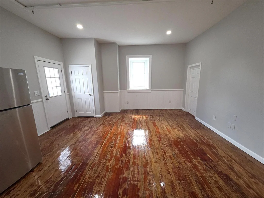 2 bed, 1 bath apartment for rent at 5 Beacon St Unit 7, Clinton — photo 7 of 14