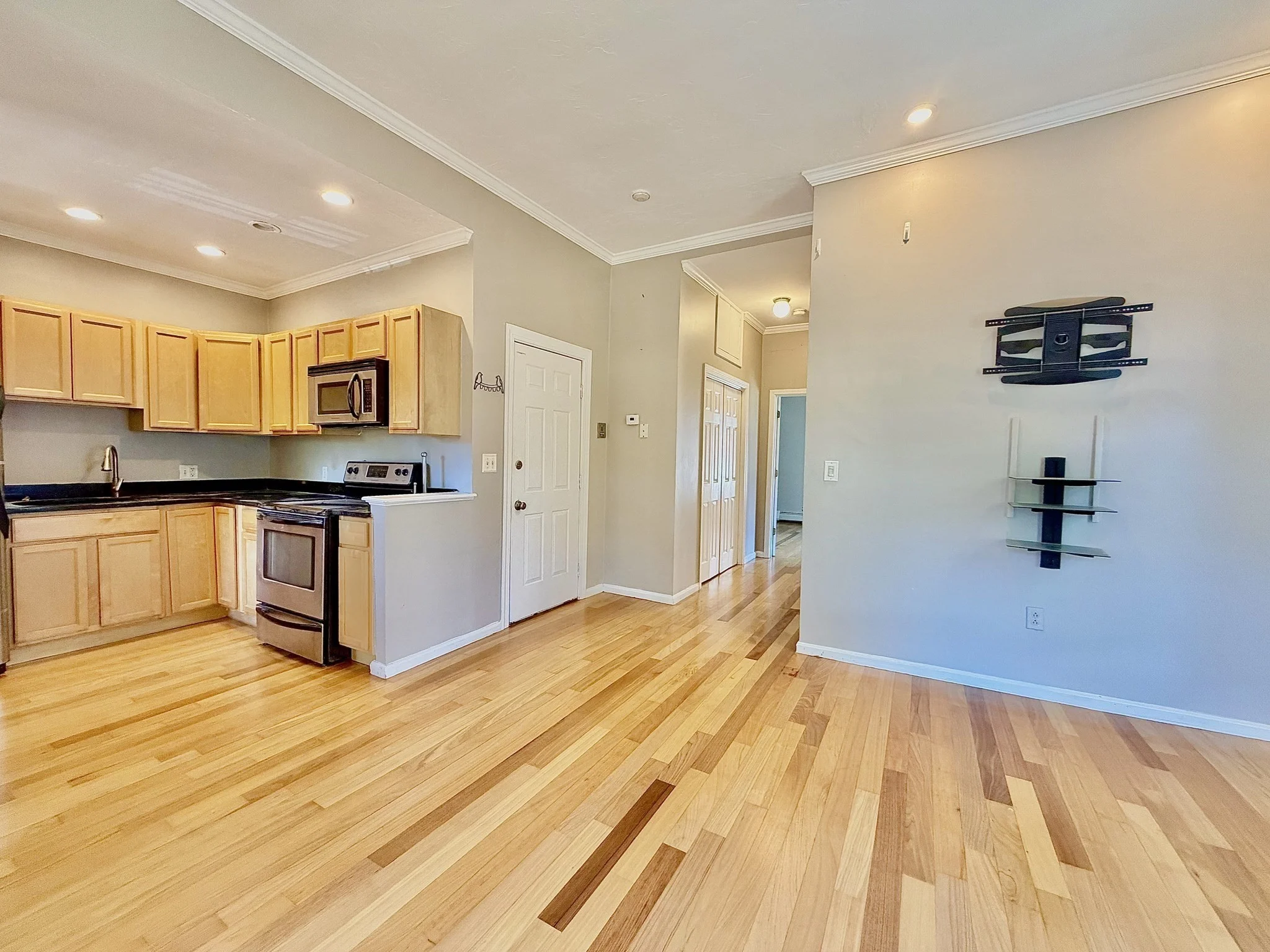 1 bed, 1 bath apartment for rent at 5 Beale St Unit 3, Dorchester — photo 6 of 12