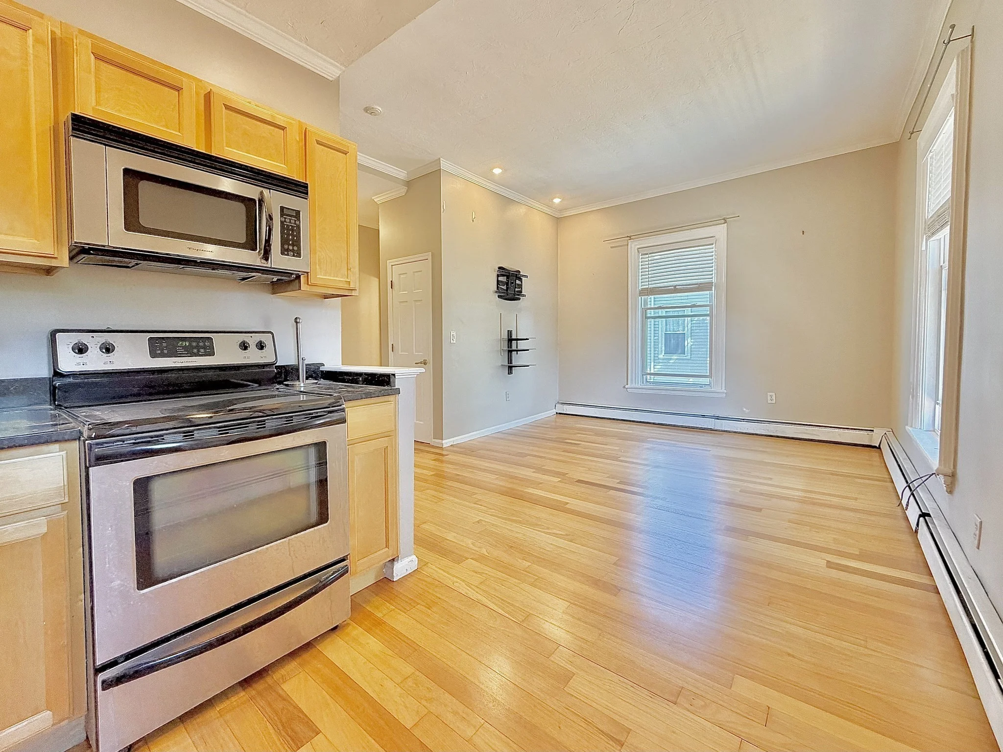 1 bed, 1 bath apartment for rent at 5 Beale St Unit 3, Dorchester — photo 2 of 12