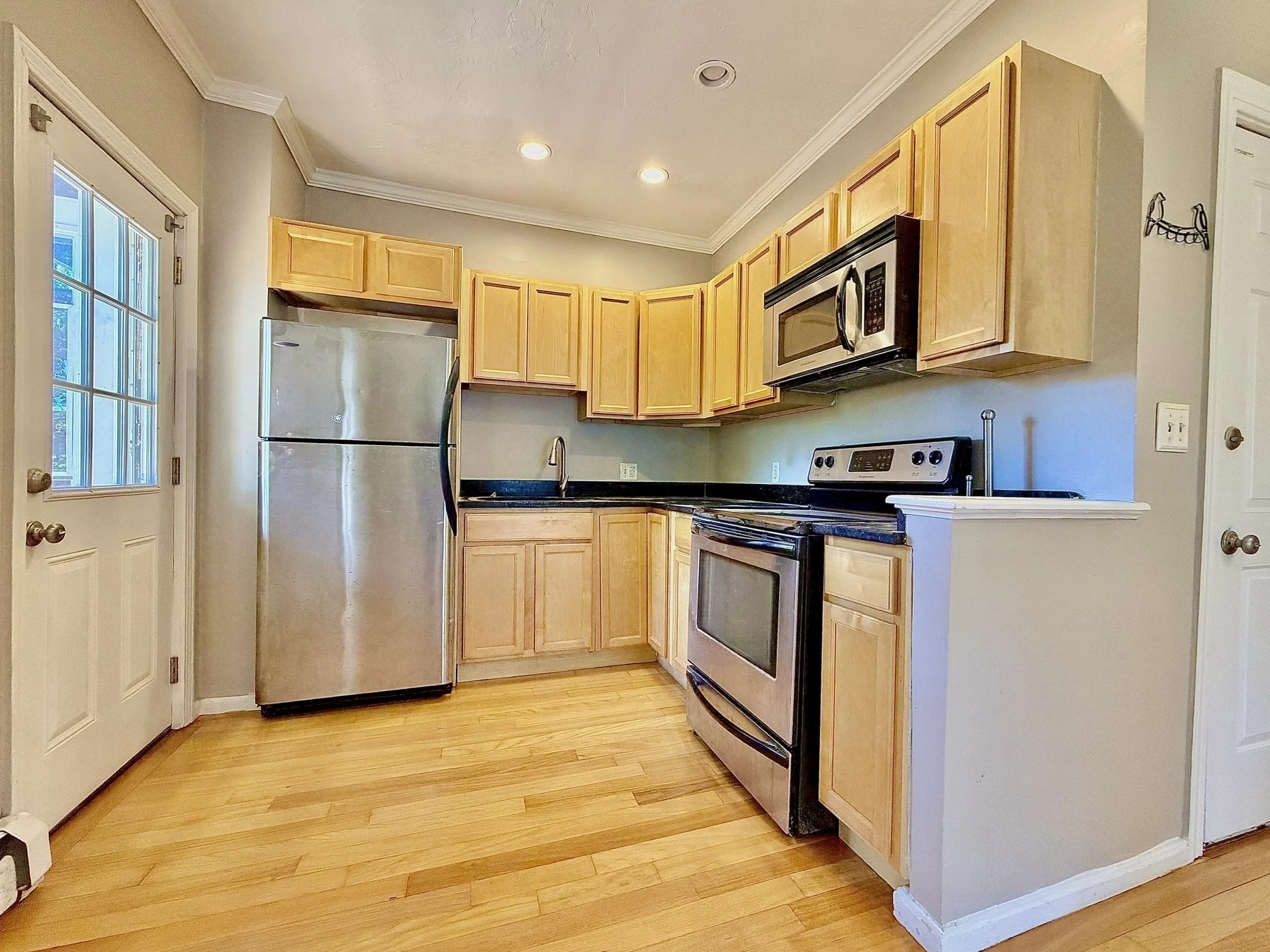 1 bed, 1 bath apartment for rent at 5 Beale St Unit 3, Dorchester — photo 3 of 12