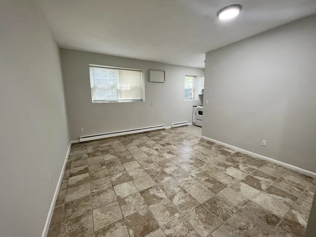 Studio bed, 1 bath apartment for rent at 5 Beaver Park Rd Unit 1, Framingham — photo 2 of 5