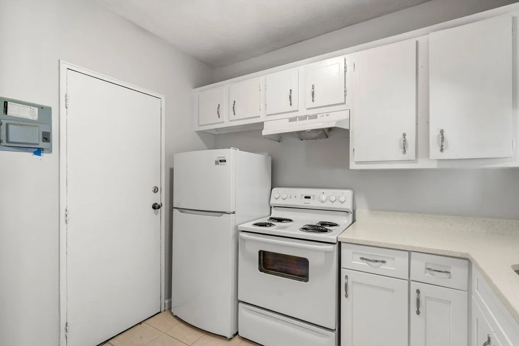 2 bed, 1 bath apartment for rent at 5 Beaver Park Rd Unit 6, Framingham — photo 5 of 7