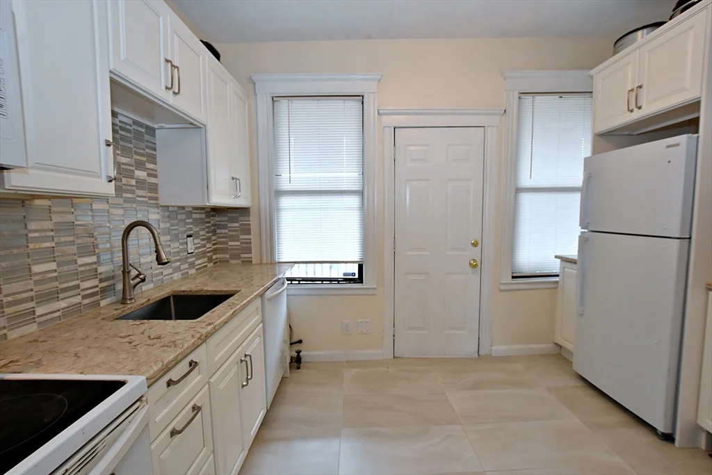 2 bed, 1 bath apartment for rent at 5 Bellvista Rd Unit 6, Brighton — photo 3 of 30
