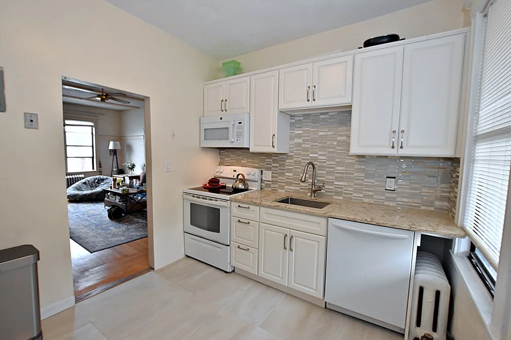 2 bed, 1 bath apartment for rent at 5 Bellvista Rd Unit 6, Brighton — photo 2 of 30