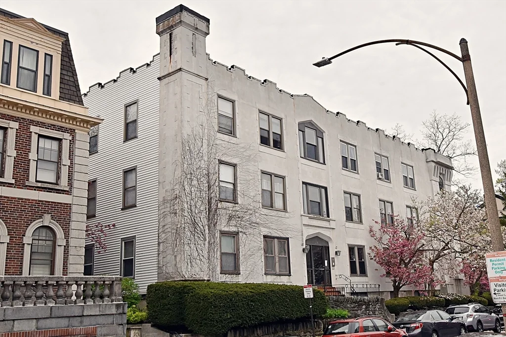 2 bed, 1 bath apartment for rent at 5 Bellvista Rd Unit 6, Brighton — photo 1 of 30