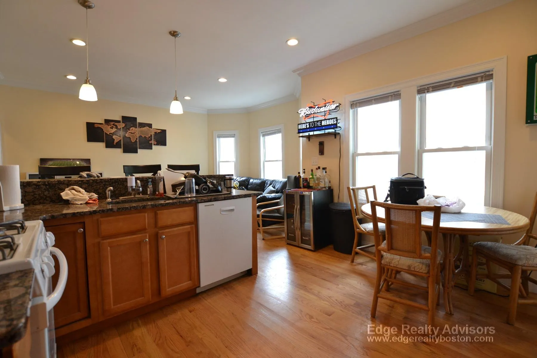 3 bed, 1 bath apartment for rent at 5 Benson St Unit 1, Brighton — photo 2 of 13