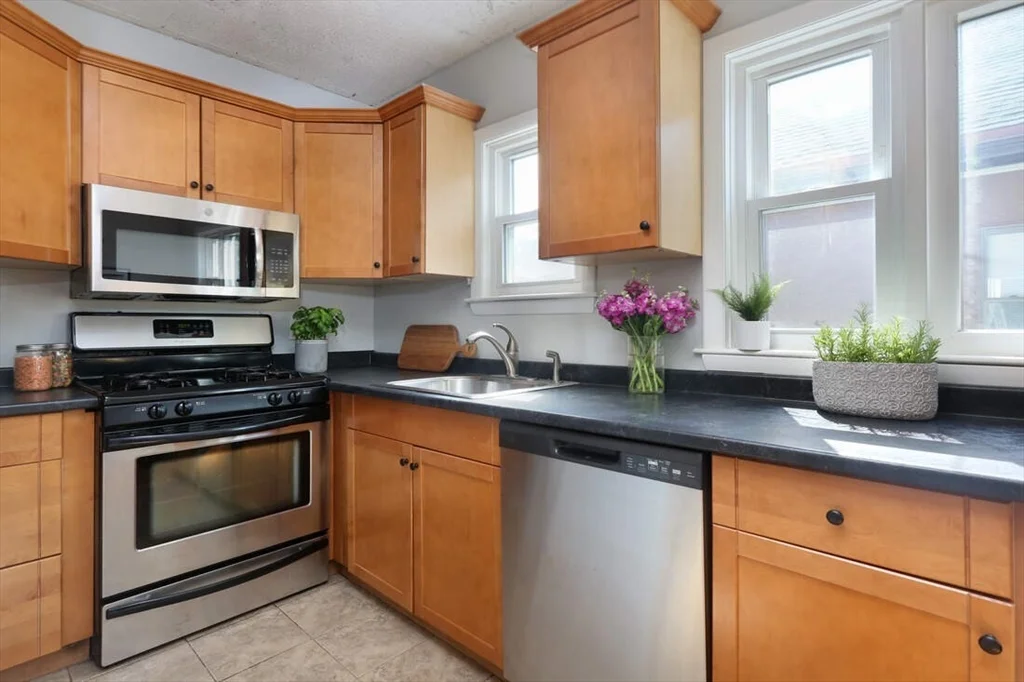 3 bed, 1 bath apartment for rent at 5 Benton Rd Unit 2, Tufts University — photo 5 of 19