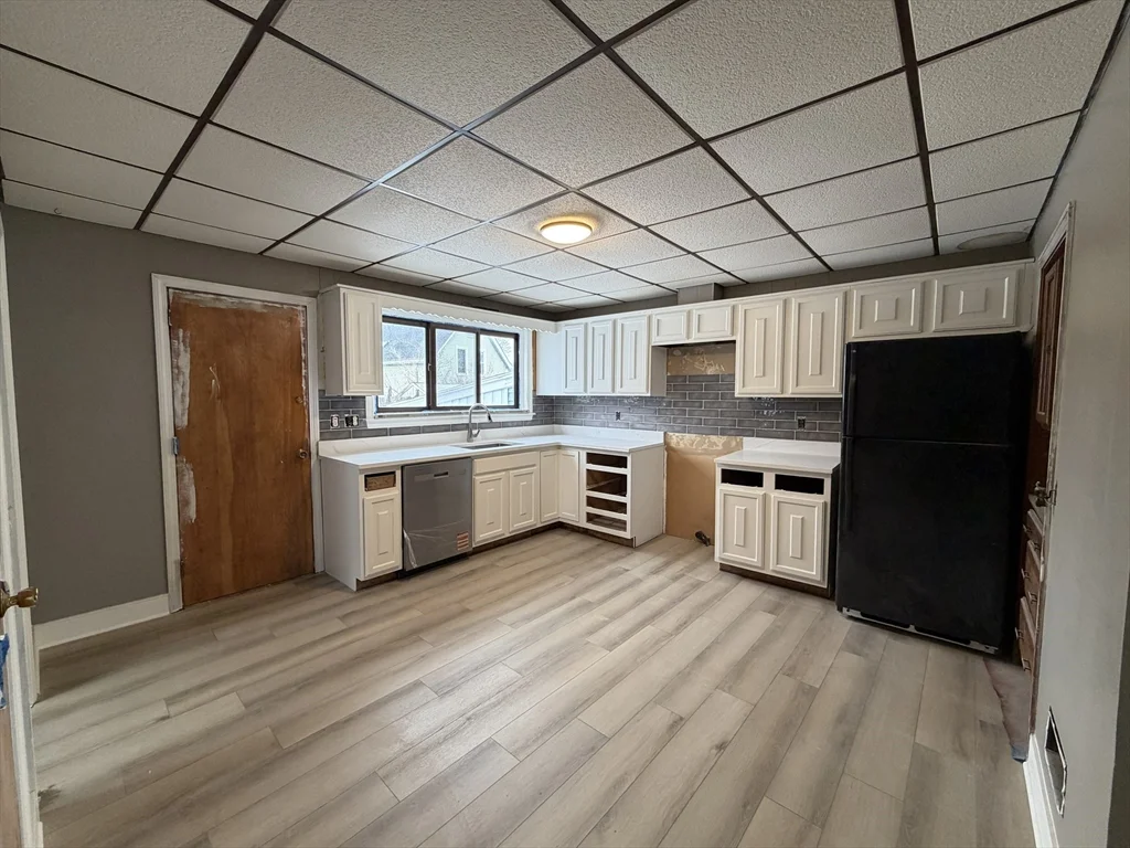 3 bed, 1 bath apartment for rent at 5 Blair Ct Unit 1, Lynn — photo 1 of 18