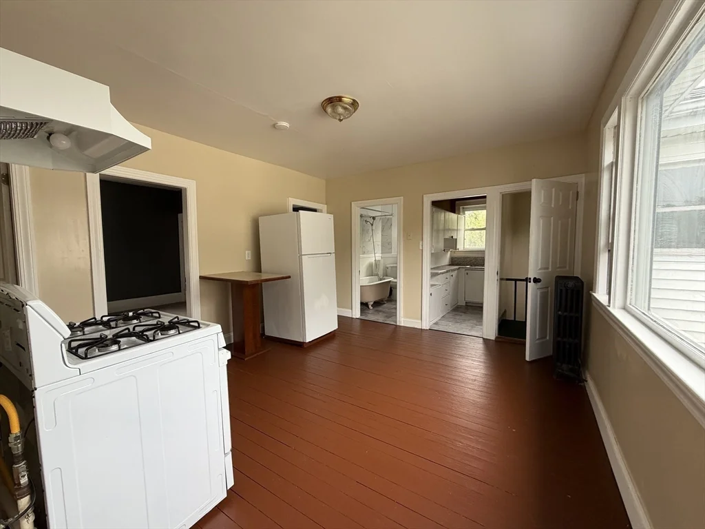 3 bed, 1 bath apartment for rent at 5 Bliss St Unit 2, Whittenton — photo 5 of 22