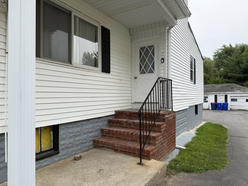 3 bed, 1 bath apartment for rent at 5 Bliss St Unit 2, Whittenton — photo 3 of 22