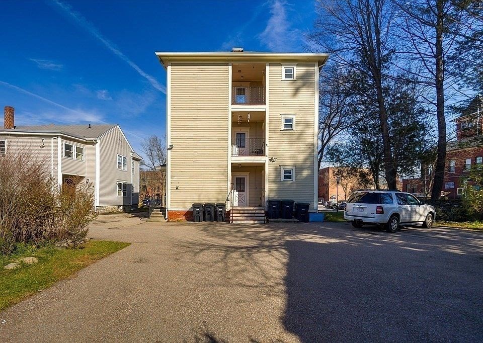 3 bed, 2 bath apartment for rent at 5 Bowlen Ave Unit 1, Southbridge — photo 2 of 12