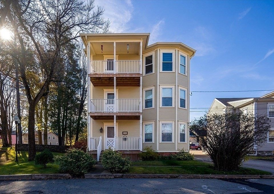 3 bed, 2 bath apartment for rent at 5 Bowlen Ave Unit 1, Southbridge — photo 1 of 12