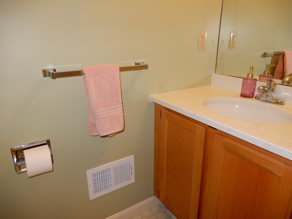 2 bed, 1 bath apartment for rent at 5 Bradshaw Ln Unit 1, Foxborough — photo 16 of 32