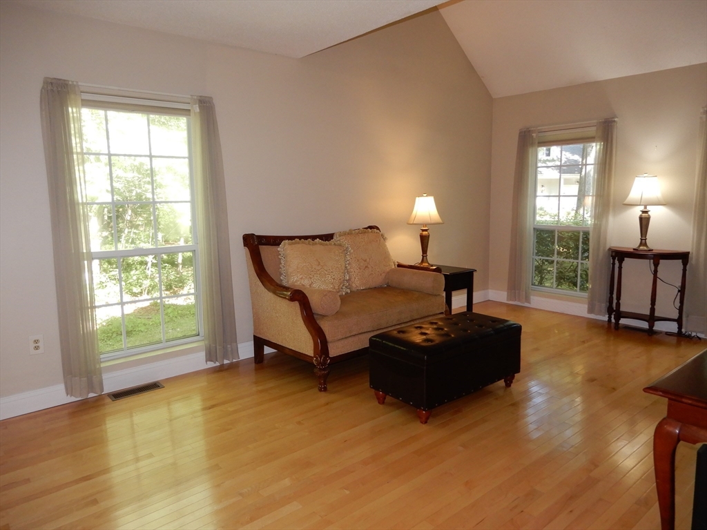 2 bed, 1 bath apartment for rent at 5 Bradshaw Ln Unit 1, Foxborough — photo 5 of 32