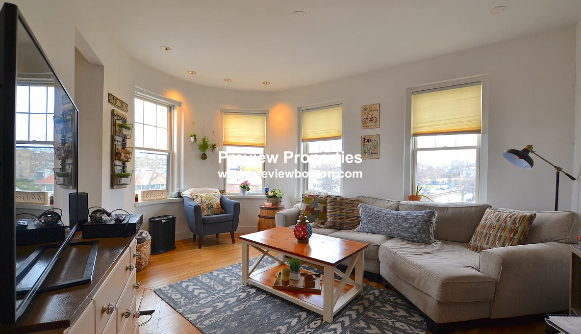 1 bed, 1 bath apartment for rent at 5 Braemore Rd Unit 17A, Brighton — photo 3 of 15