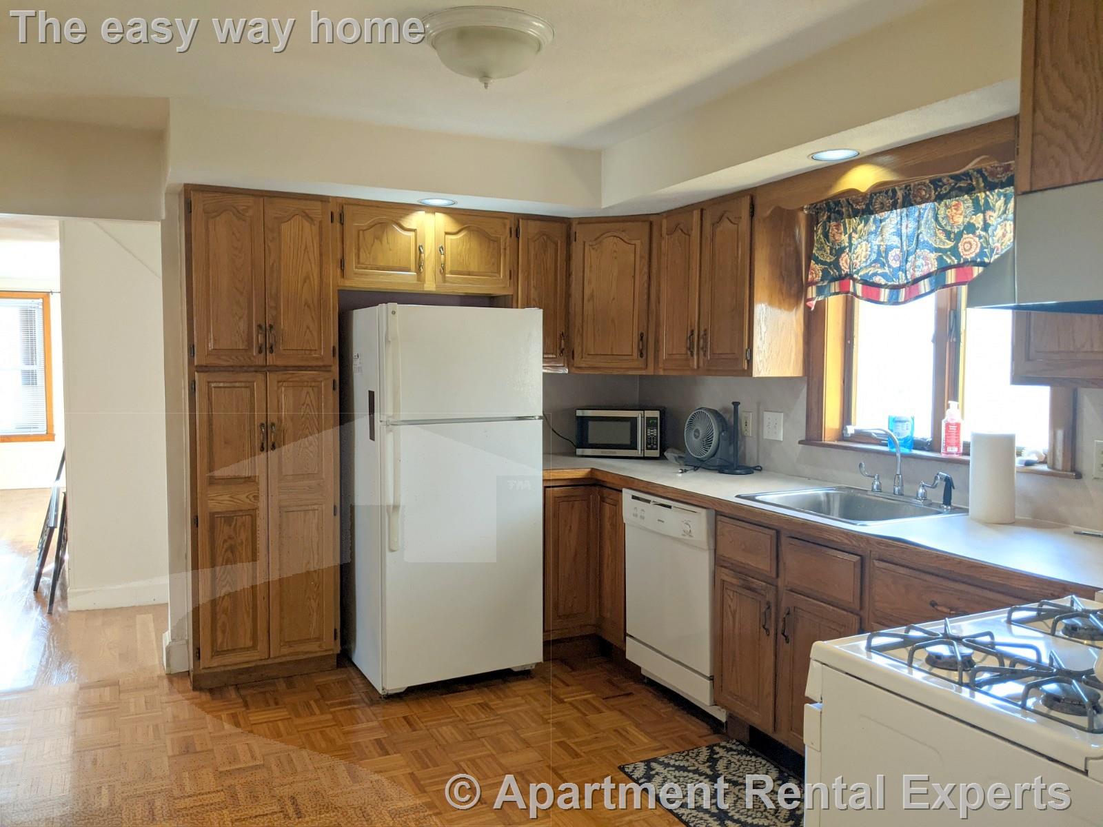 3 bed, 2 bath apartment for rent at 5 Brook St Unit 2, East Somerville — photo 2 of 28