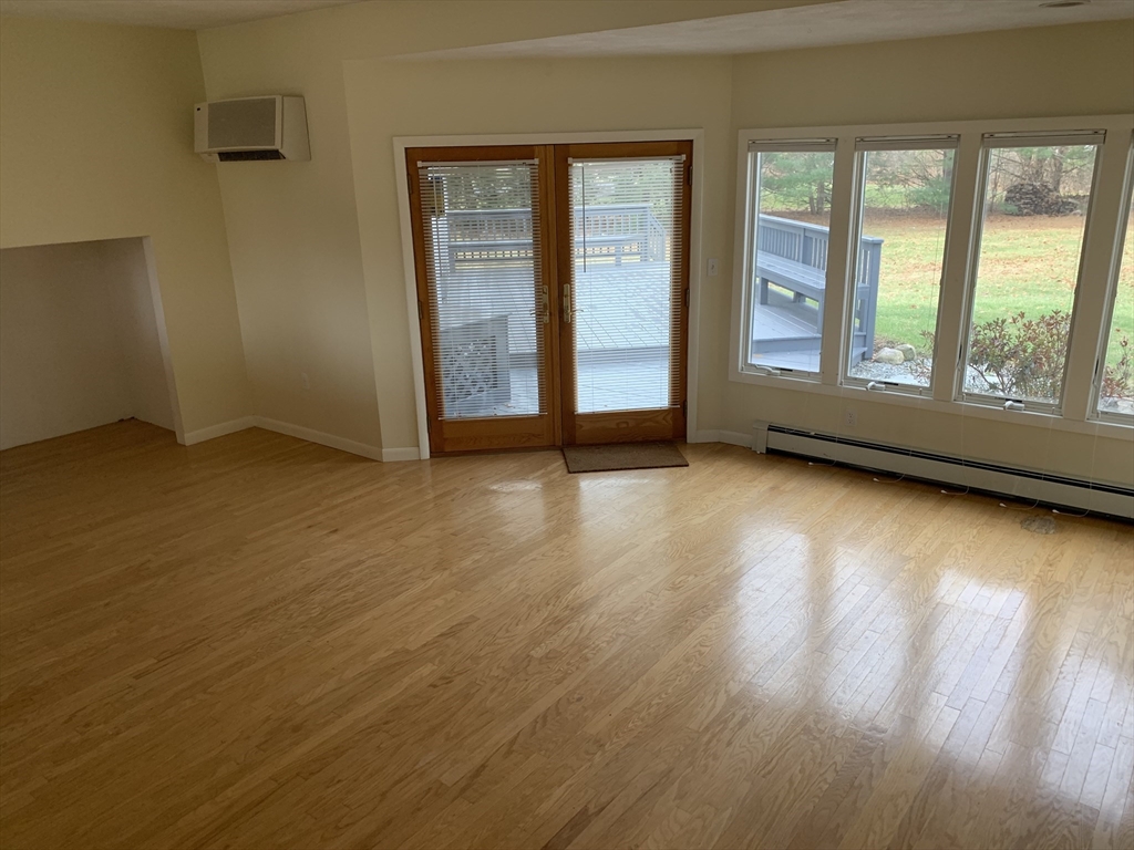 5 bed, 3 bath apartment for rent at 5 Bryant Rd, Lexington — photo 4 of 10