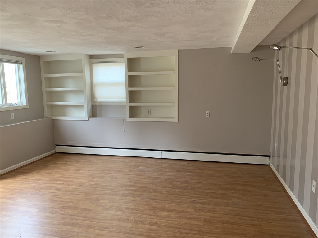 5 bed, 3 bath apartment for rent at 5 Bryant Rd, Lexington — photo 8 of 10