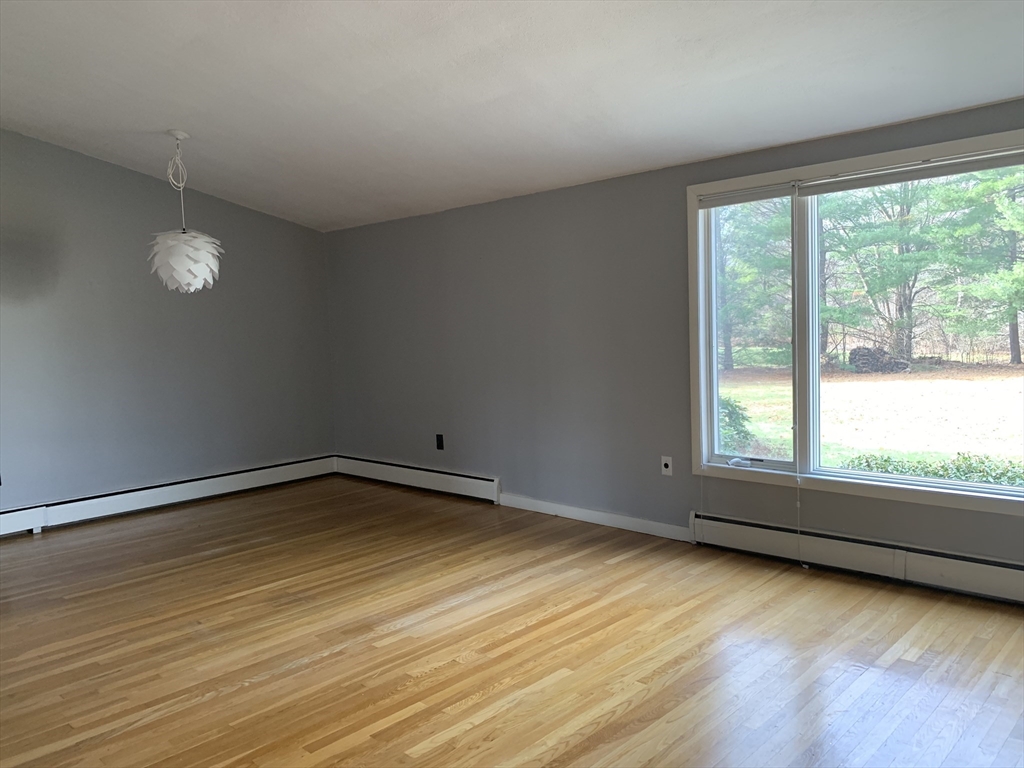 5 bed, 3 bath apartment for rent at 5 Bryant Rd, Lexington — photo 7 of 10