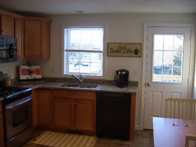 2 bed, 1 bath apartment for rent at 5 Bufton Farm Rd Unit 7, Clinton — photo 4 of 25