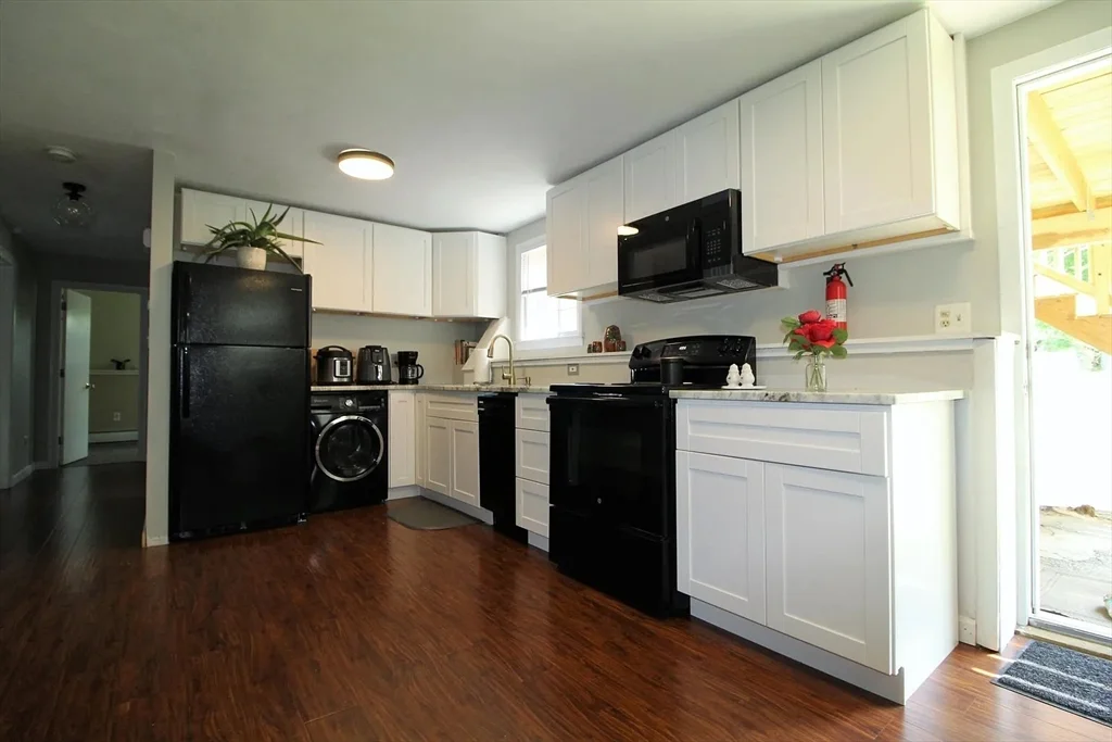 2 bed, 1 bath apartment for rent at 5 Chambers Unit 1, Worcester — photo 3 of 9