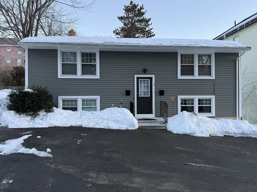 2 bed, 1 bath apartment for rent at 5 Chambers Unit 1, Worcester — photo 2 of 9