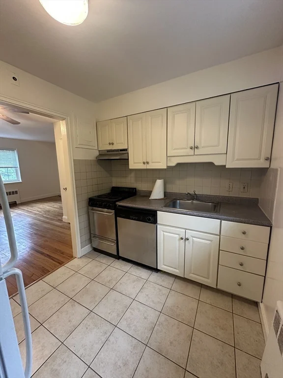 2 bed, 1 bath apartment for rent at 5 Charlesbank Rd Unit 2, Newton — photo 5 of 7
