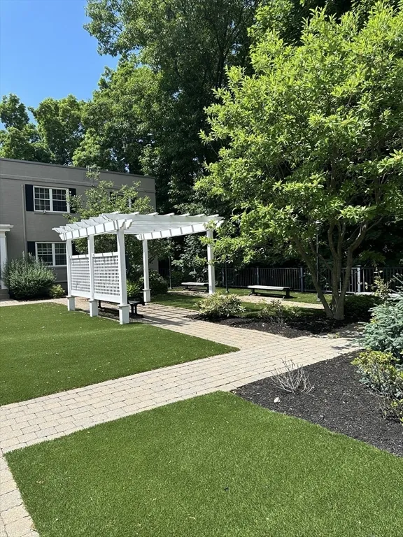 2 bed, 1 bath apartment for rent at 5 Charlesbank Rd Unit 5, Newton — photo 8 of 9