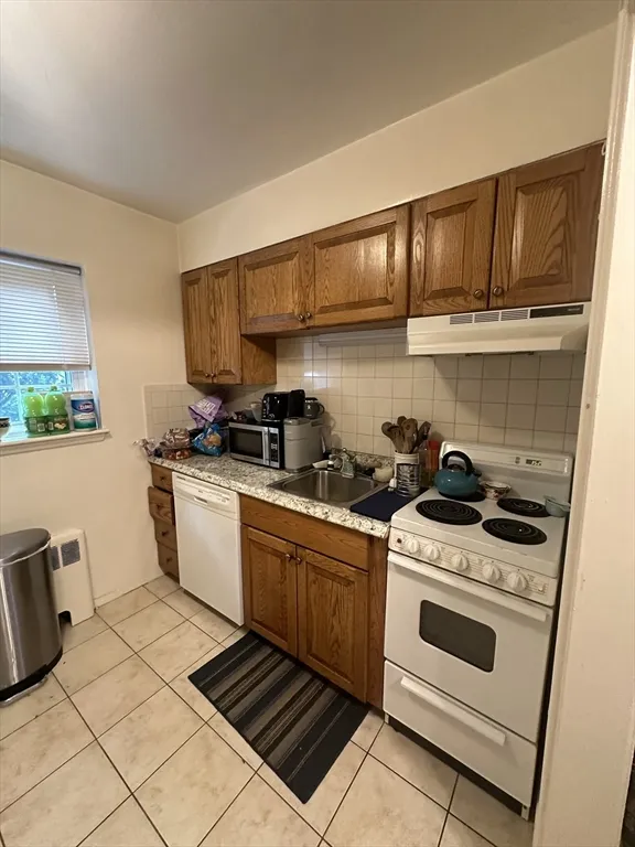 2 bed, 1 bath apartment for rent at 5 Charlesbank Rd Unit 5, Newton — photo 1 of 9