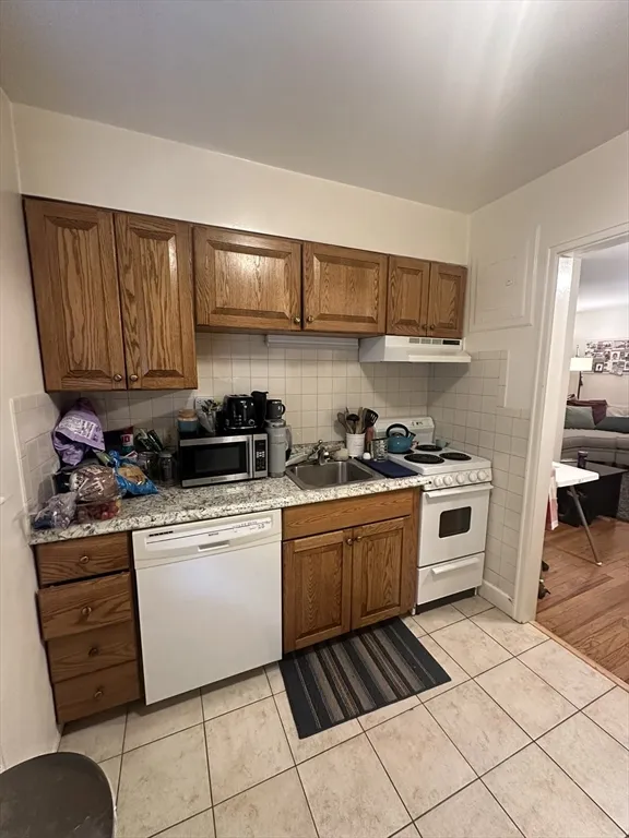2 bed, 1 bath apartment for rent at 5 Charlesbank Rd Unit 5, Newton — photo 2 of 9