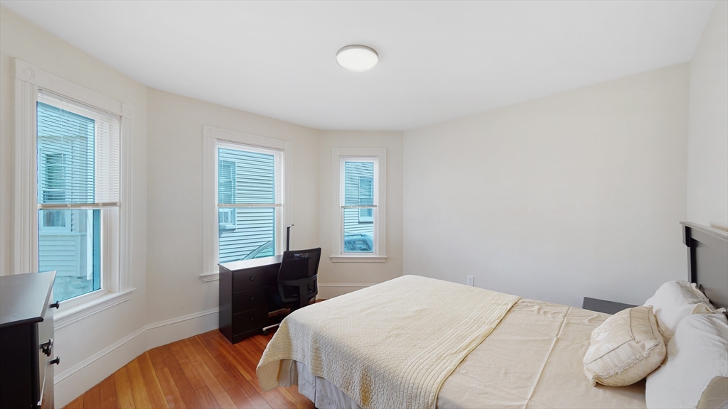 4 bed, 2 bath apartment for rent at 5 Chester Ave Unit 1, Waltham — photo 3 of 14
