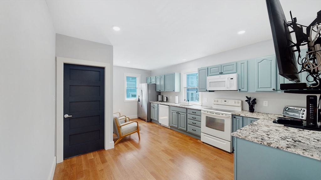 4 bed, 2 bath apartment for rent at 5 Chester Ave Unit 1, Waltham — photo 2 of 14