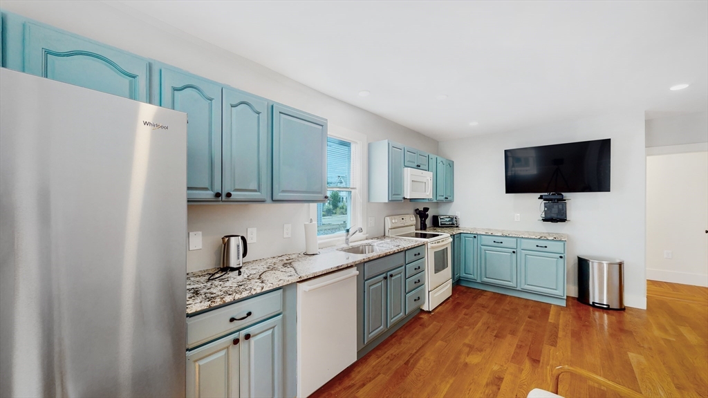 4 bed, 2 bath apartment for rent at 5 Chester Ave Unit 1, Waltham — photo 1 of 14