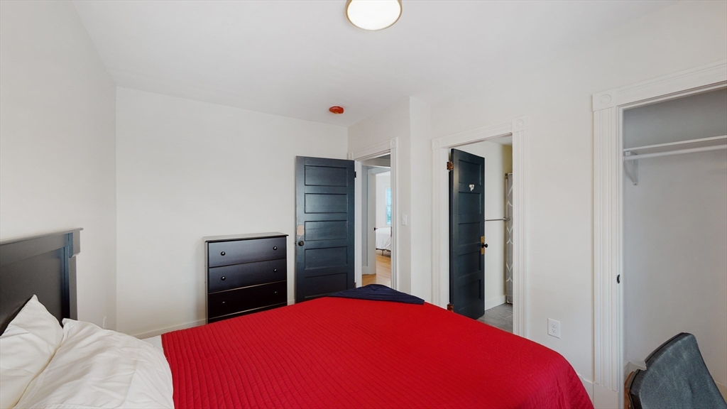 4 bed, 2 bath apartment for rent at 5 Chester Ave Unit 1, Waltham — photo 6 of 14