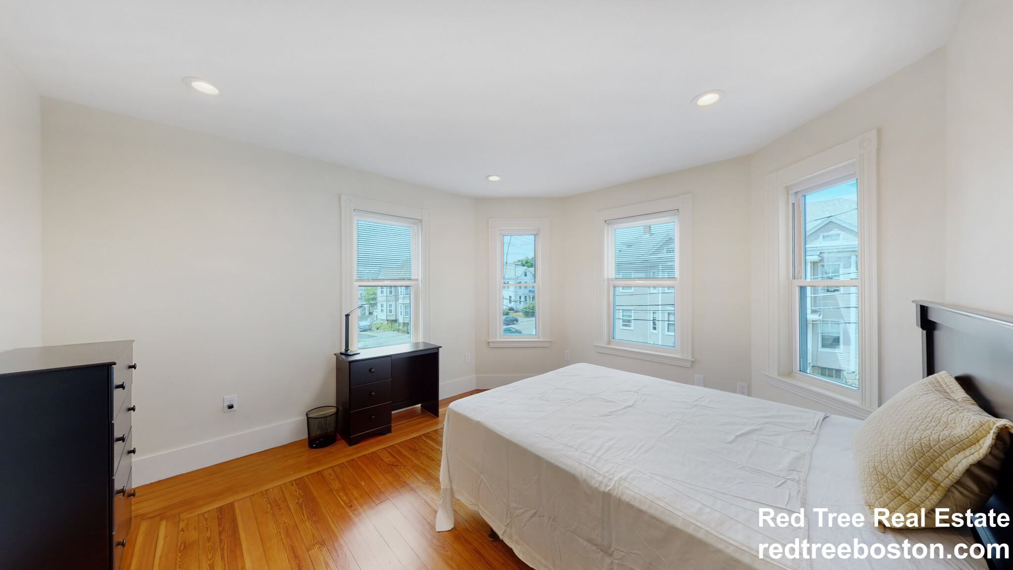 7 bed, 3 bath apartment for rent at 5 Chester Ave Unit 2, South Side — photo 3 of 21